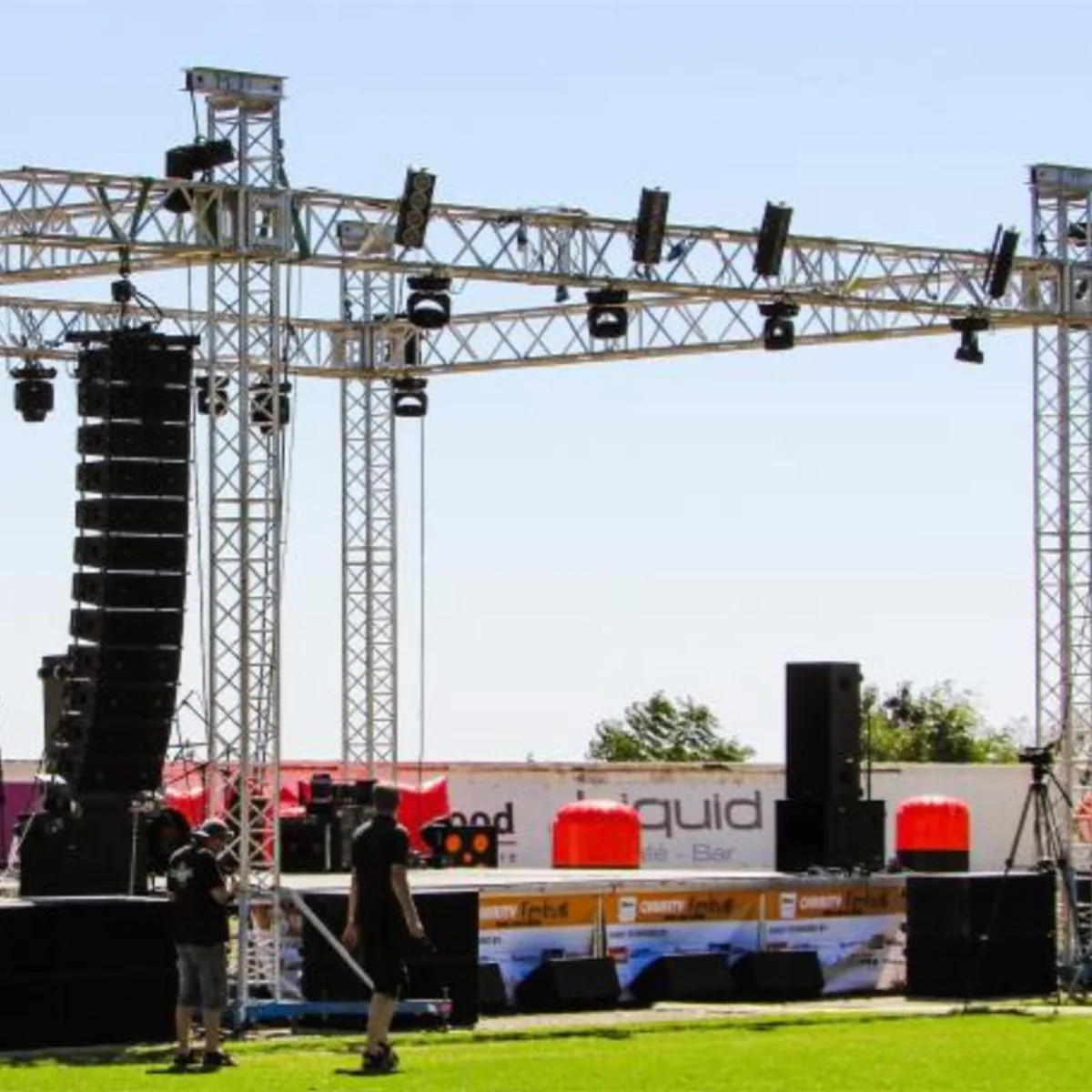 Line-array sound system suspended from an outdoor truss